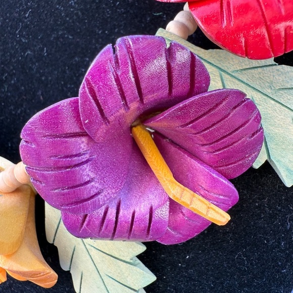 Stunning Tropical Hibiscus Floral Statement Necklace - Handcarved Wood - Picture 15 of 17